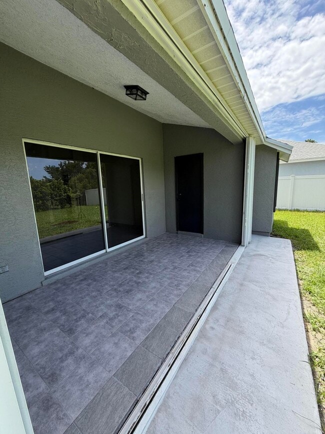Building Photo - 2619 SW Fair Isle Rd