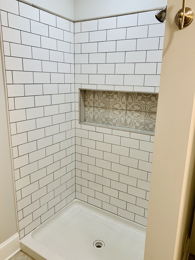 Shower - 309 Loop Rd