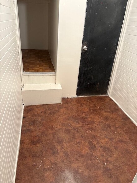 Storage - 1819 S Normandie Ave