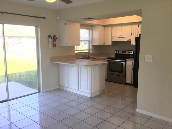 Building Photo - 215 SE Van Loon Terrace