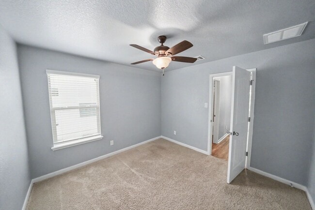 Building Photo - Modern 4-Bed Home with Open Layout in New Braunfels - Realtor Commission: $500