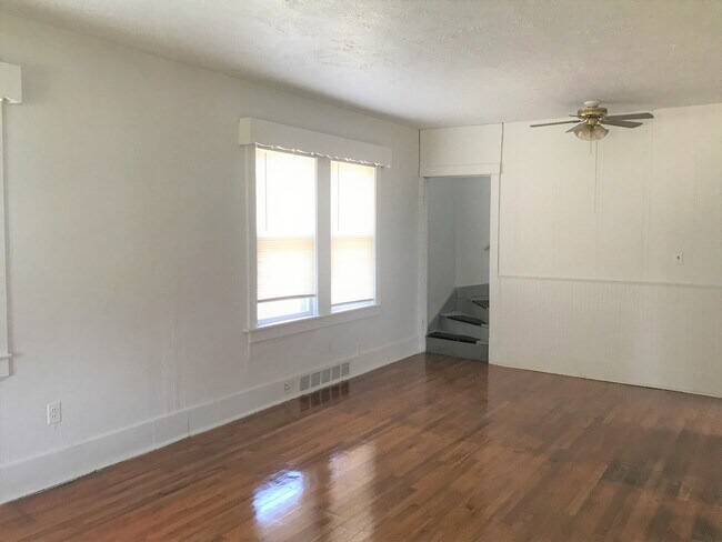 Building Photo - 3 bed, 1 bath, Off Street Parking & huge yard $1,295!