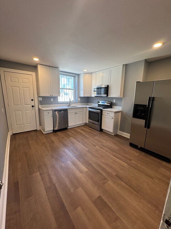 Building Photo - Charming Rowhome with Modern Touches in Ea...