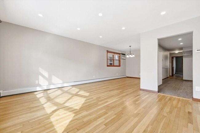 Building Photo - 358 Cator Ave