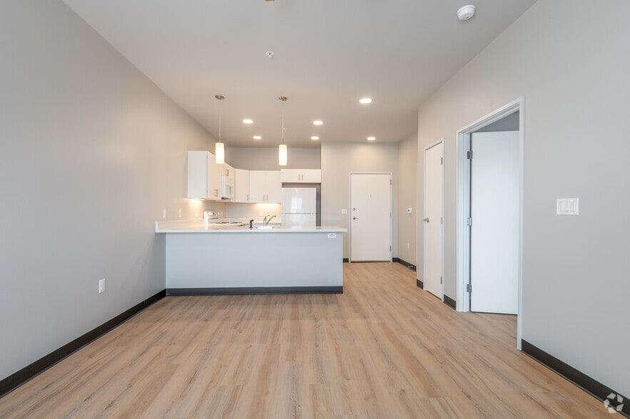 1BR, 1BA - 600SF - Living Room - Gateway Apartments