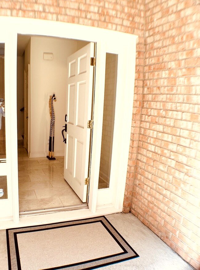 Building Photo - 913 Birdsall St