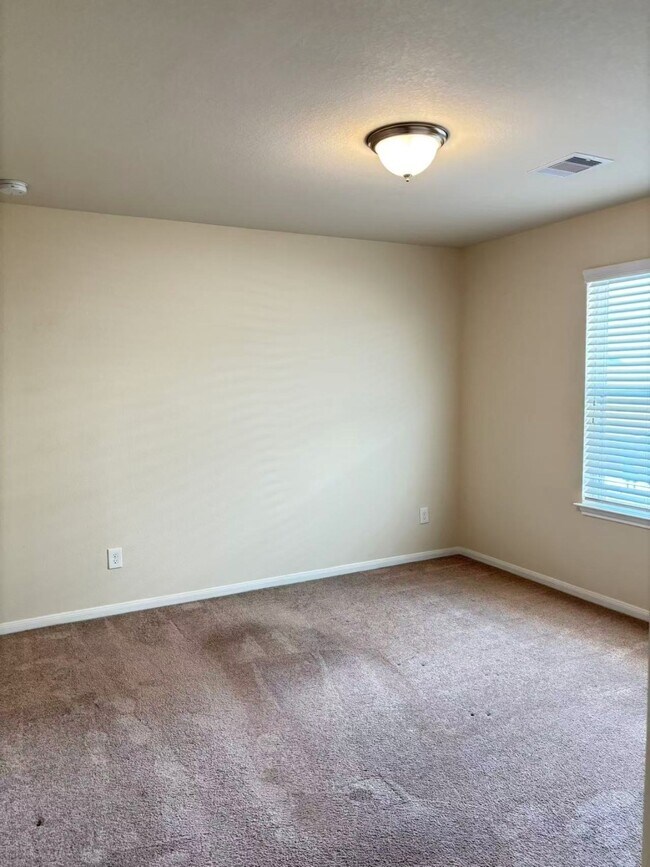 Building Photo - 14246 Dos Palos Dr