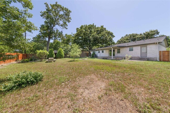 Building Photo - 11603 Oak Trail