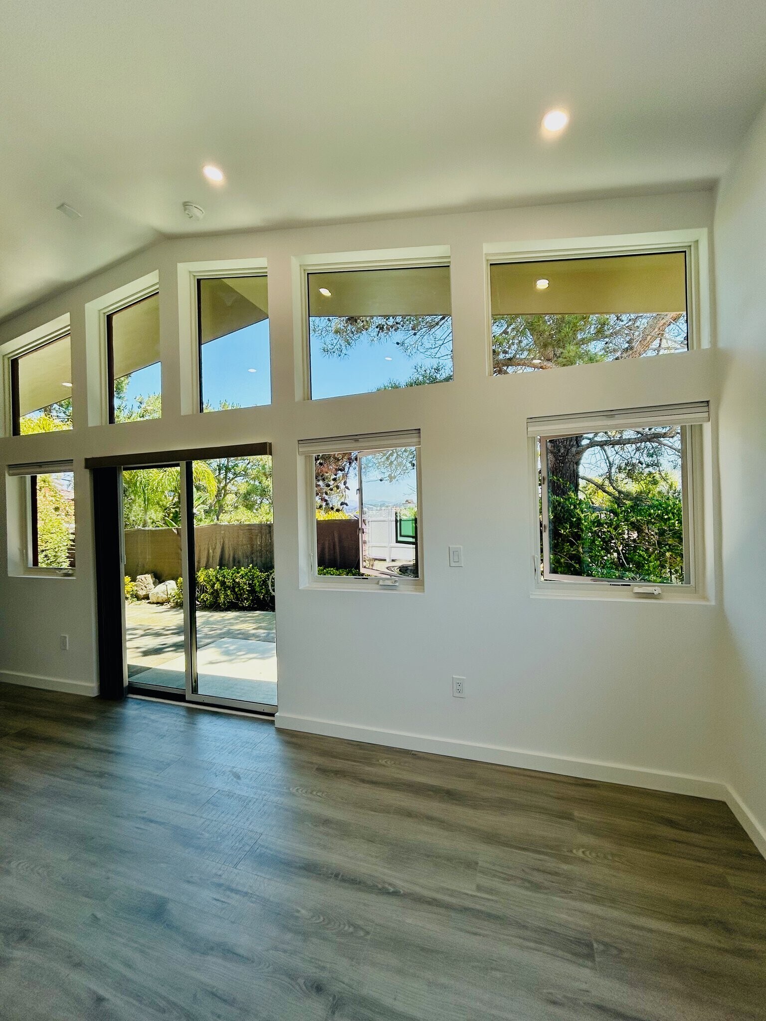 Building Photo - 870 Windridge Cir