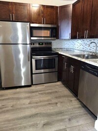 Building Photo - 2711 Vandiver Dr