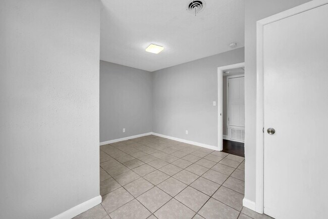 Building Photo - 358 Kepner Dr NE