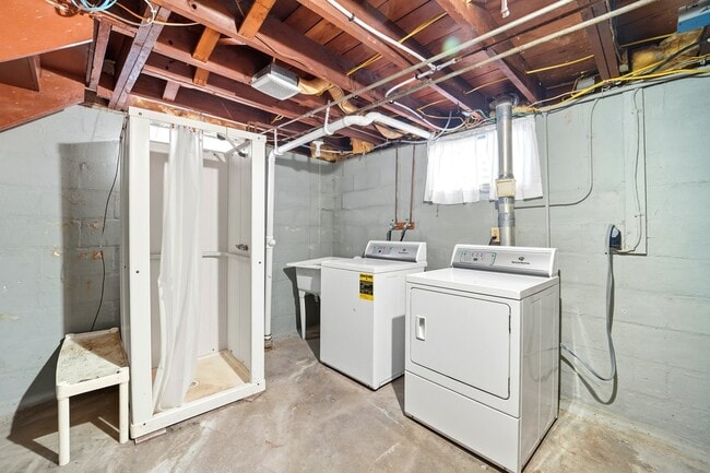 Building Photo - 411 Kingsley Ave