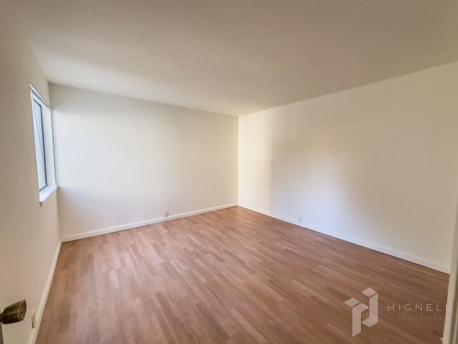 Building Photo - Apartment for Rent in Chico CA | Pool, Spa, Near Bidwell Park, Pet Friendly