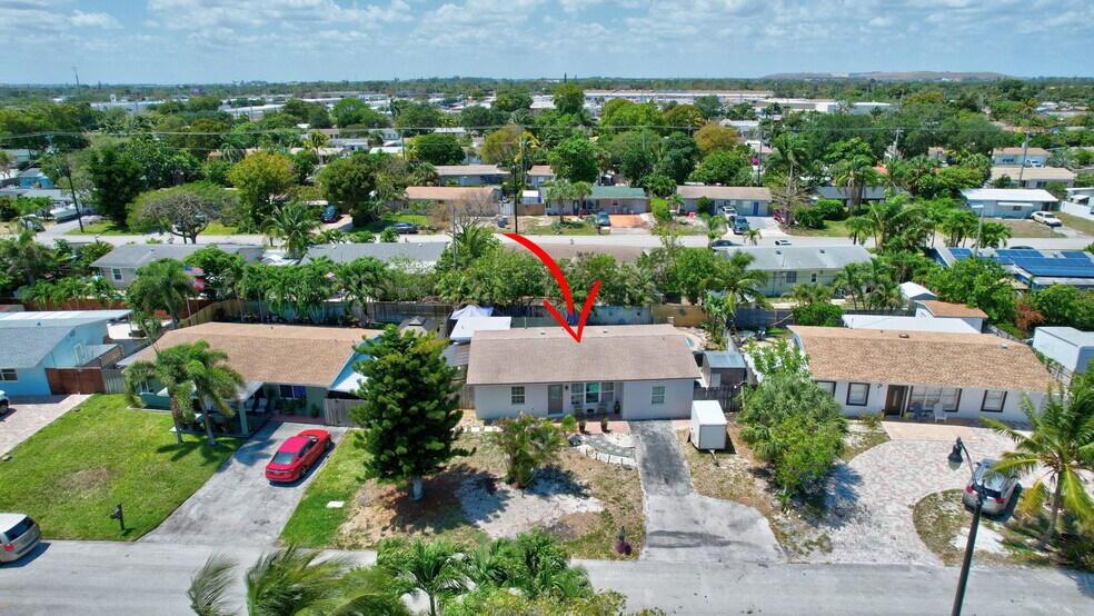 Building Photo - 2751 NE 9th Ave