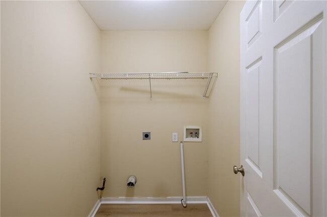 Building Photo - 2442 Fairlie Dr