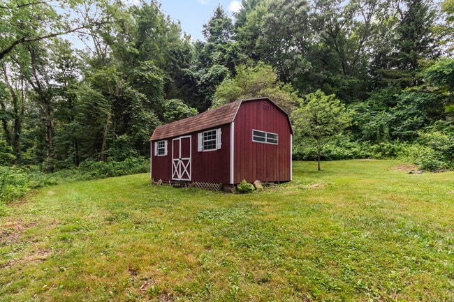 Building Photo - 518 Merrow Rd