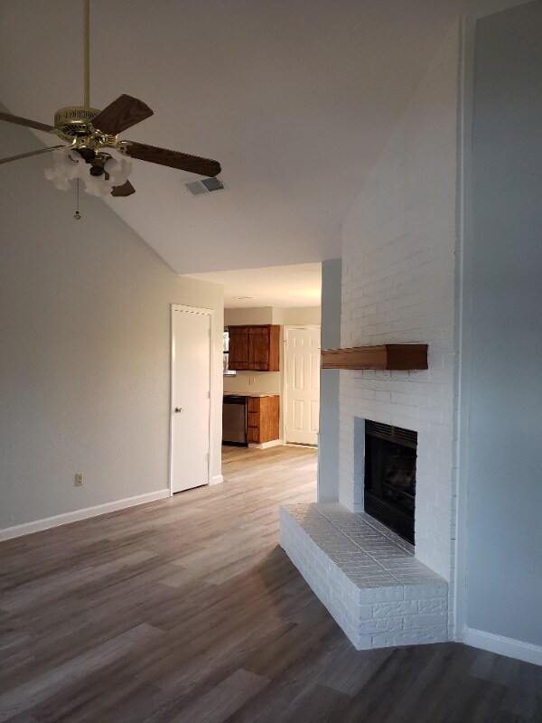 Building Photo - 420 Signal Hill Ct N