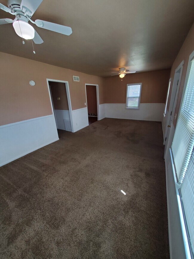 Living/Dining - 404 W 12th St