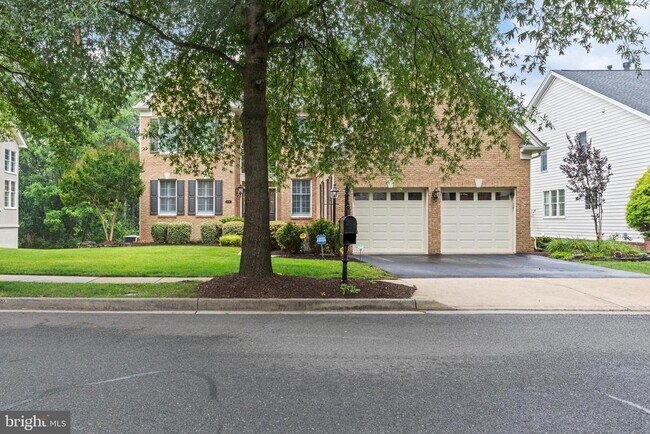 Building Photo - 15292 Golf View Dr