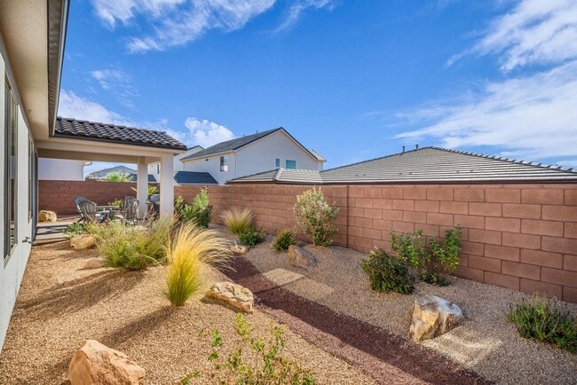 Building Photo - 4546 S Lucy Ln