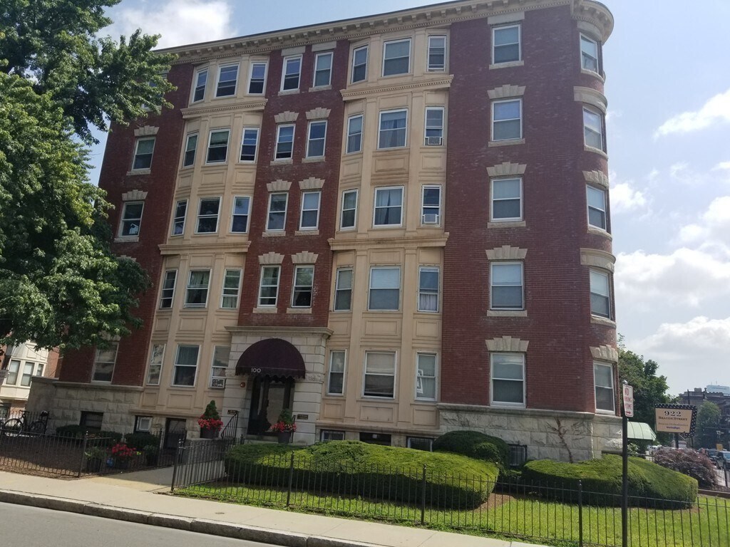 Building Photo - 100 Saint Marys St