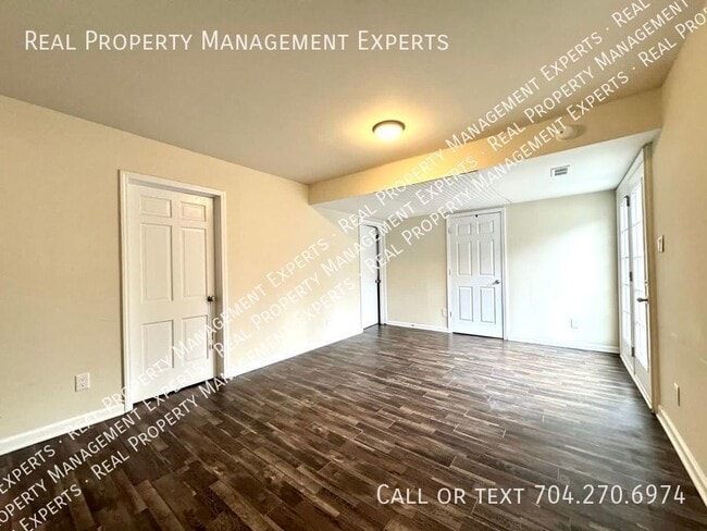 Building Photo - Stunning 4BR/3BA Home in Charlotte!