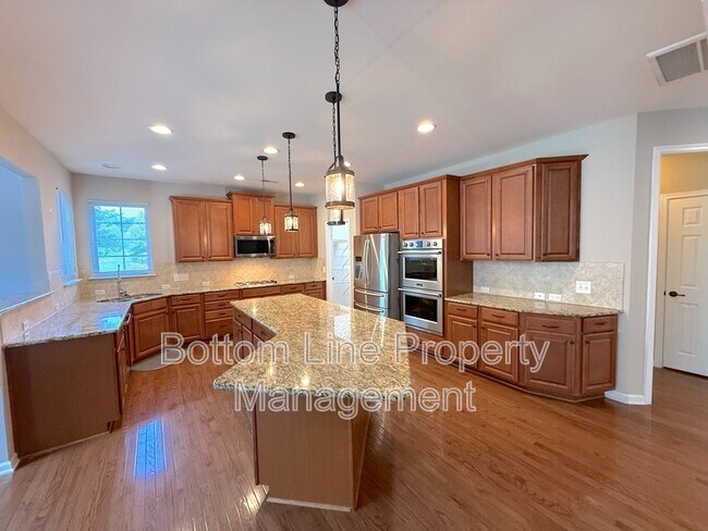 Building Photo - 15007 Skypark Dr