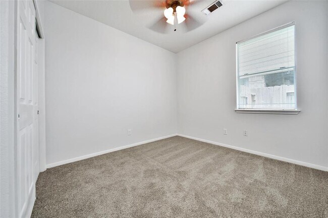 Building Photo - 2922 Green Valley Trail Dr