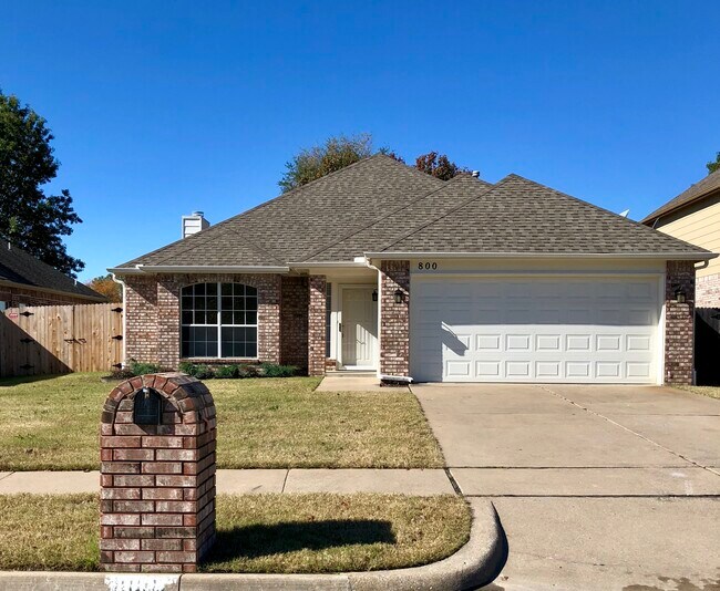 Primary Photo - 800 N Laurel Ave