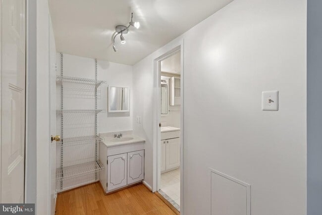 Building Photo - 2817 Jermantown Rd