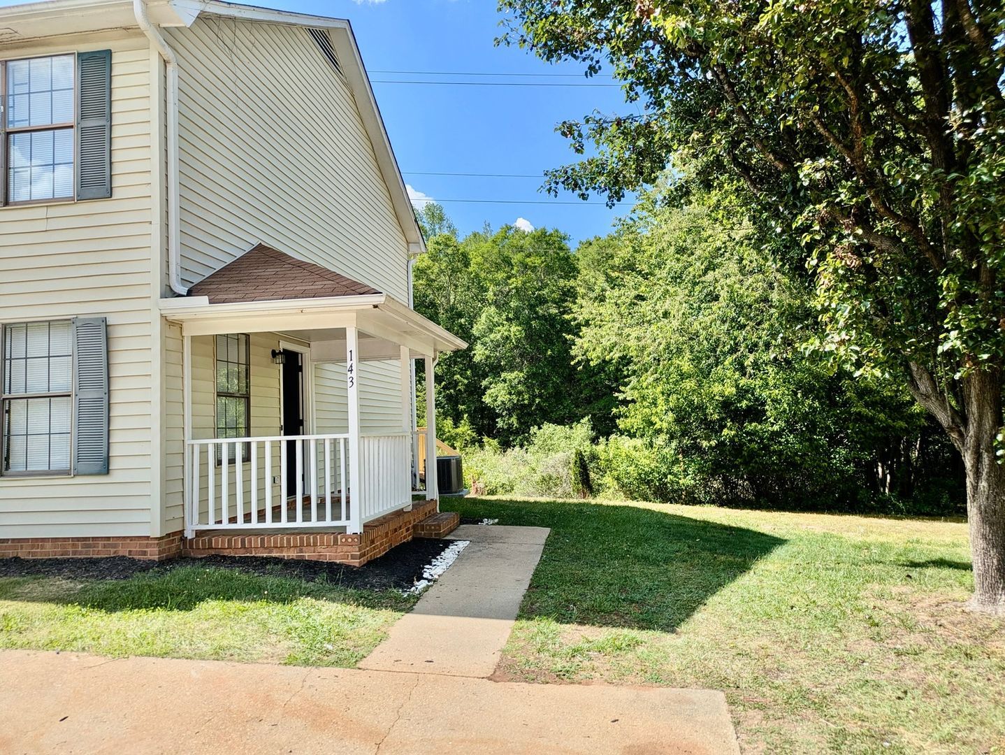 Building Photo - 143 Montague Dr