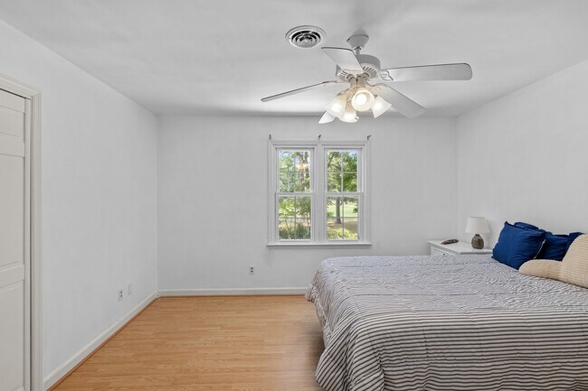 Building Photo - 327 Plantation Dr