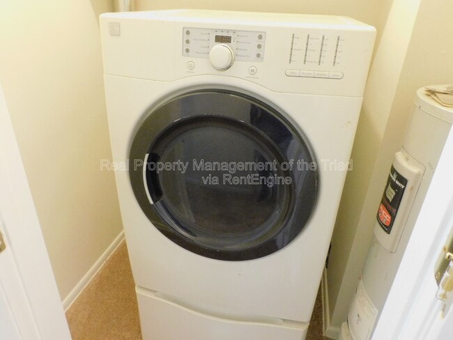 Building Photo - 2300 Willow Rd