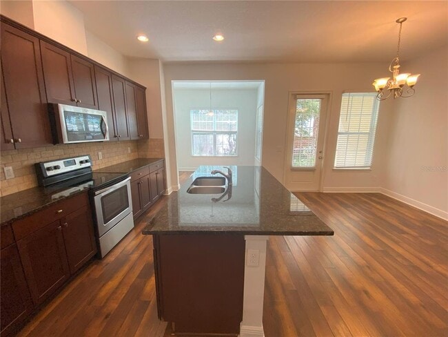 Building Photo - 1024 Parma Cir