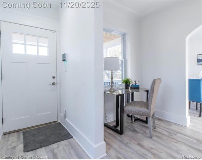 Building Photo - 279 Manistique St