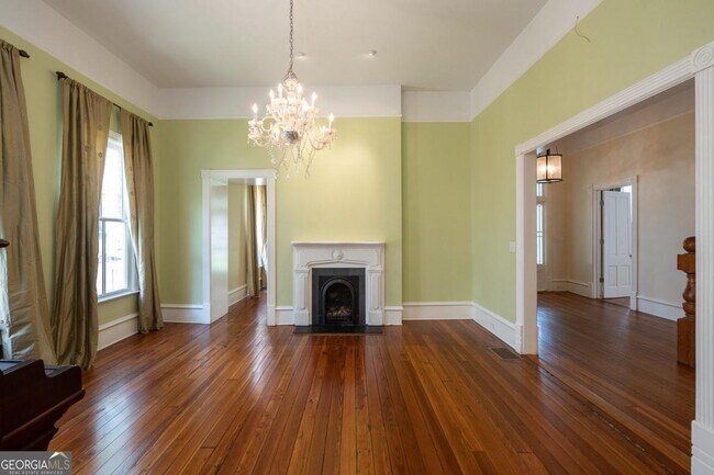 Building Photo - 765 Woodland Ave SE