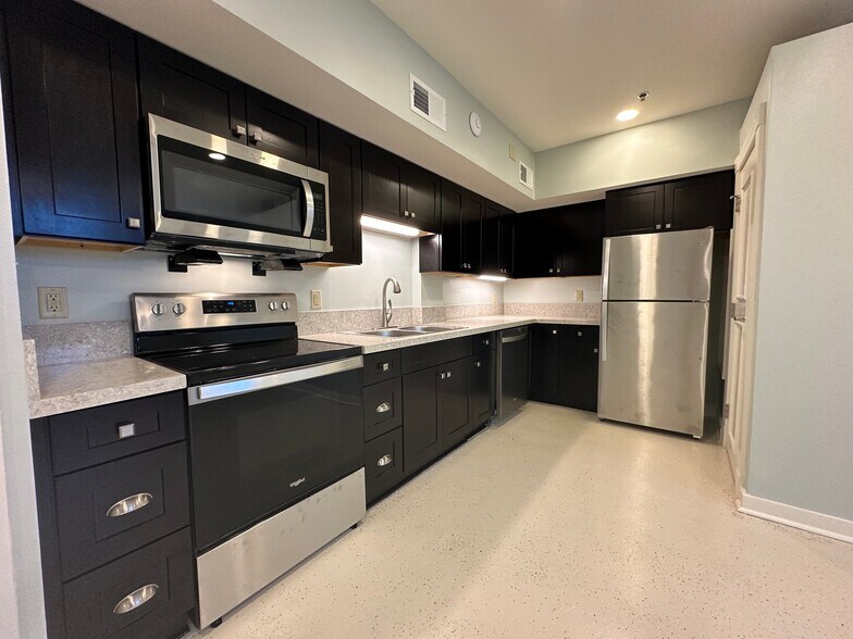 Building Photo - 715 Sherman St