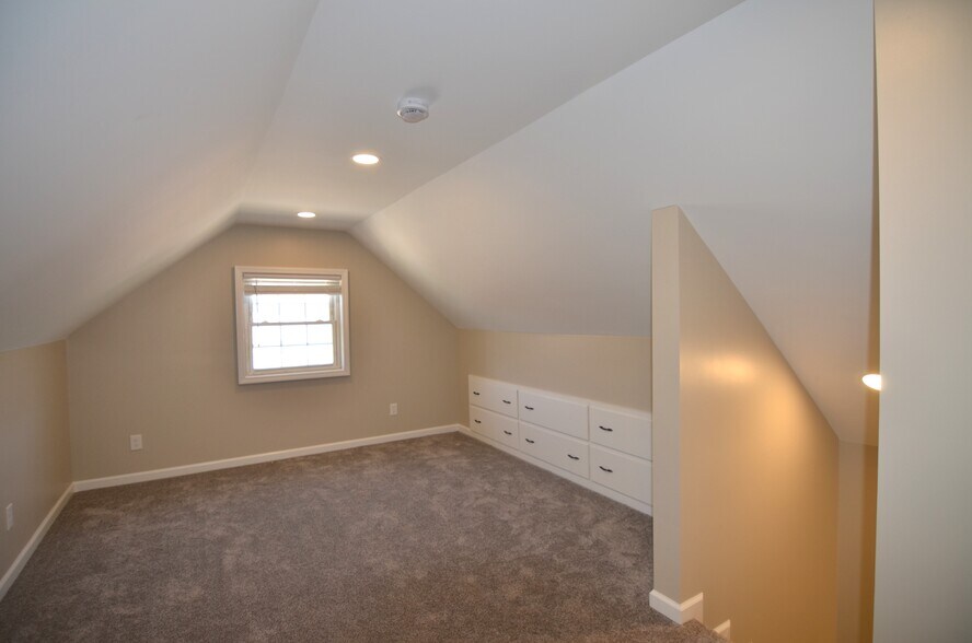 Building Photo - 1122 Alcliff Ln