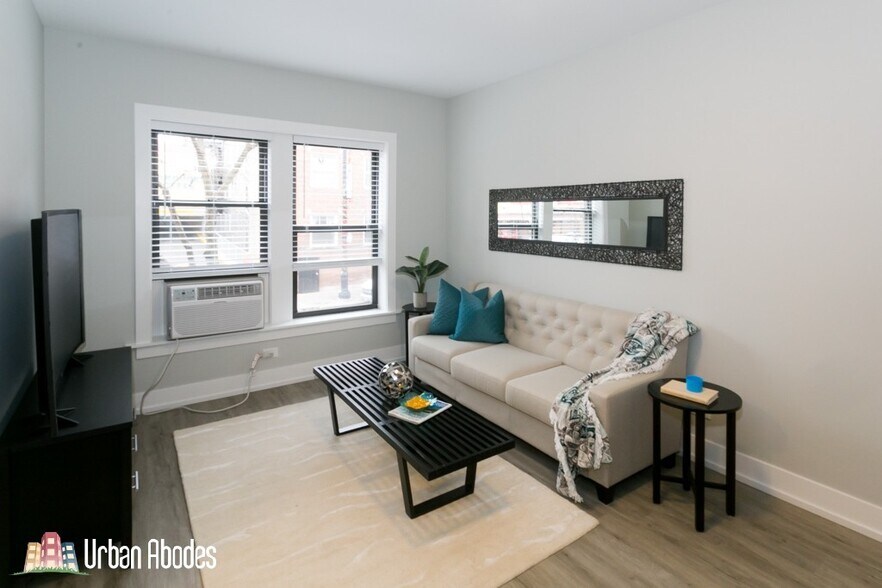 Building Photo - 703 W Brompton Ave