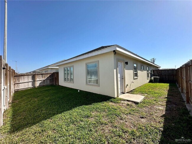 Building Photo - 12 N Winona Dr