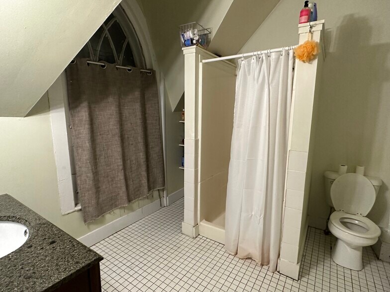 Building Photo - 139 Hillside St