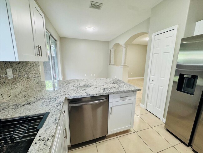 Building Photo - 1592 SE 27th Ct