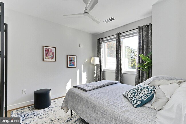 Building Photo - 635 Slaters Ln