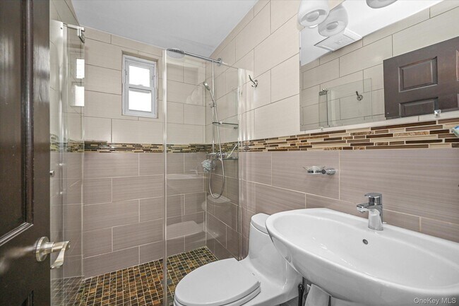 Building Photo - 85-16 Abingdon Rd