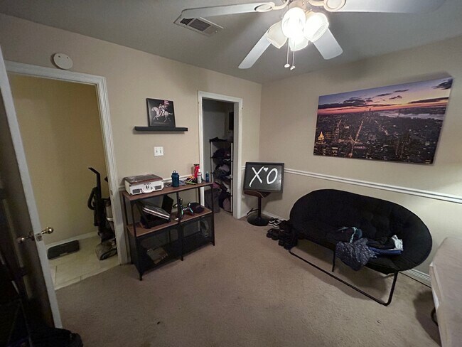 Building Photo - 815 Ave A