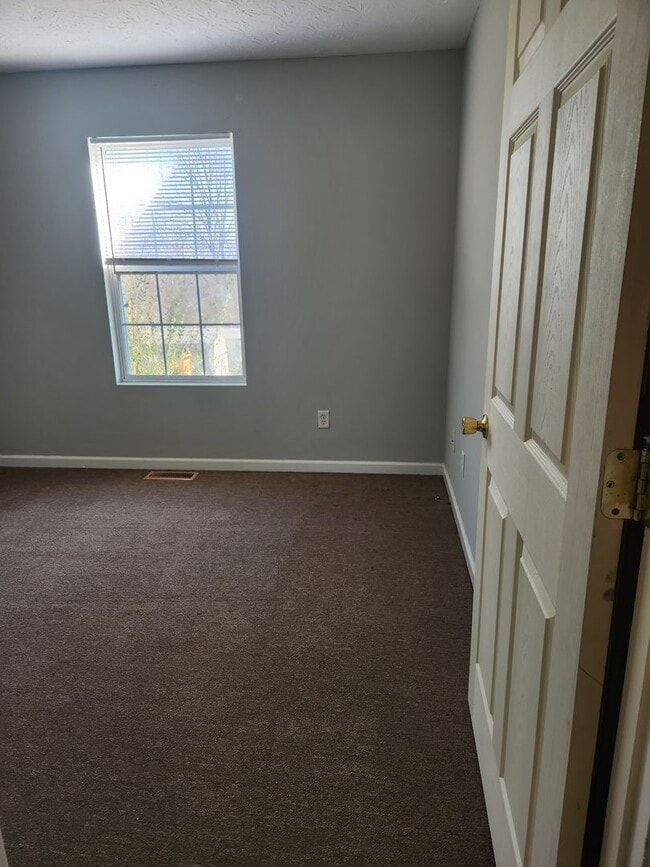 Building Photo - 3 Bedroom 1 Bath Home