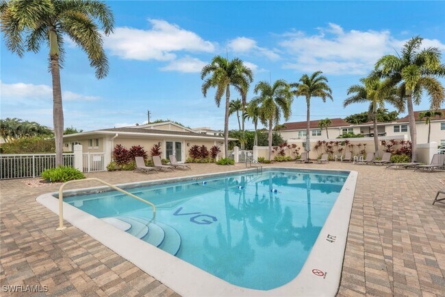 Building Photo - 642 12th Ave S