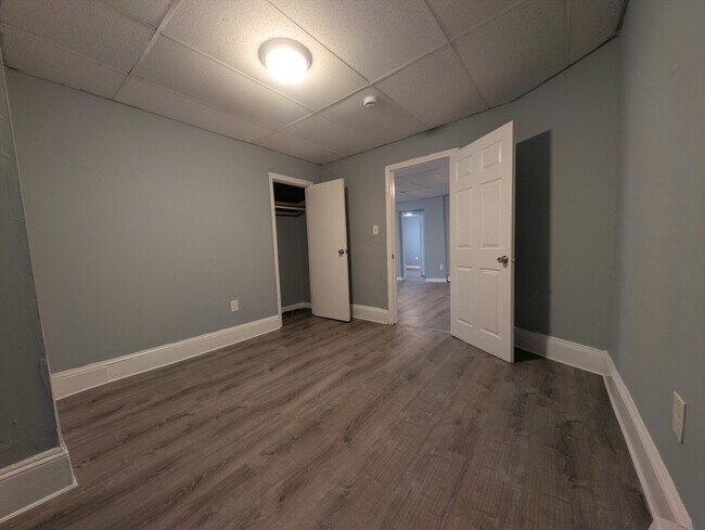 Building Photo - 441 Riverside Dr