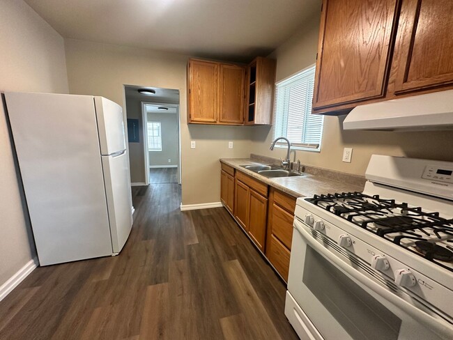 Building Photo - Newly Remodeled 2 Bed/1 Bath Home!