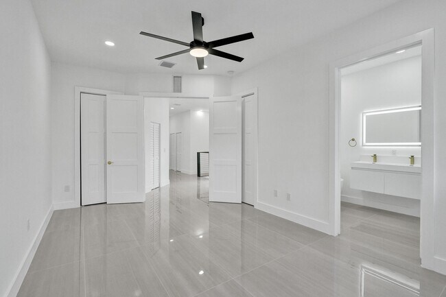 Building Photo - 1213 W Las Olas Blvd